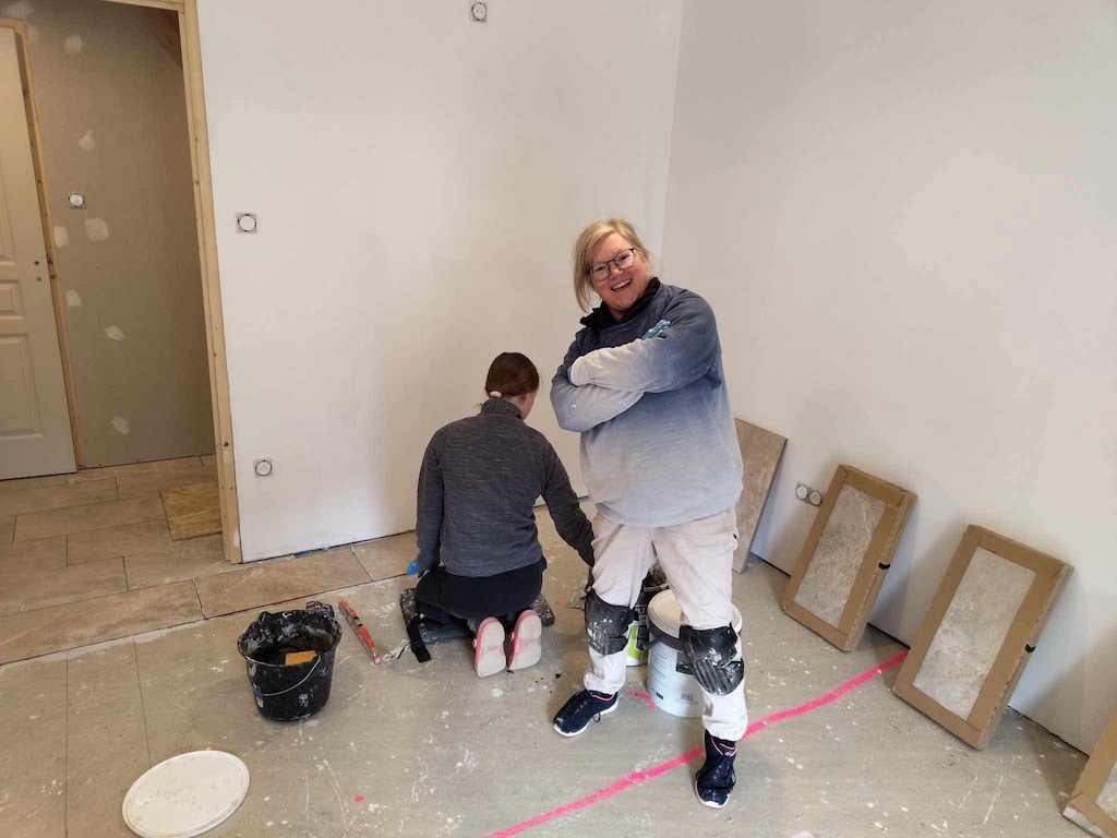 Family helping to build