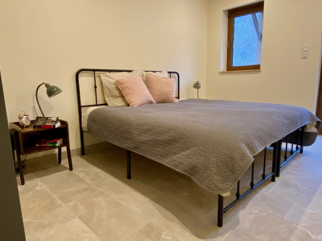 Master room king from hallway