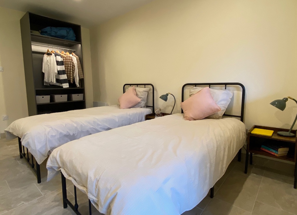 Master room twins from outer door