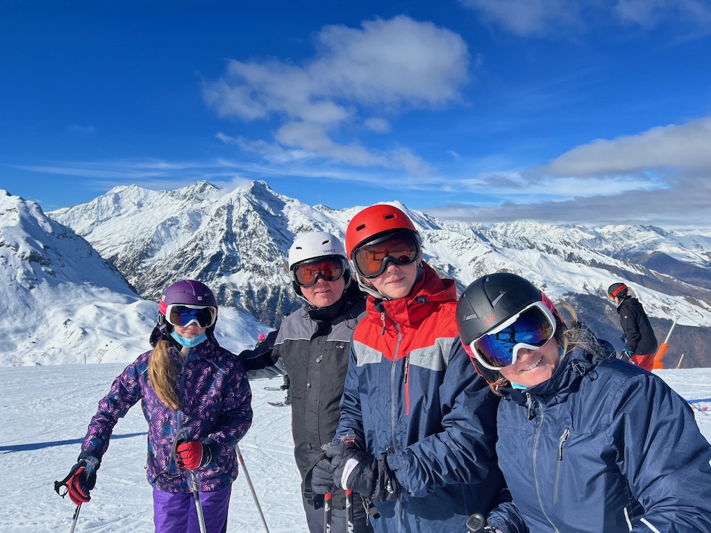 Peyragude skiiers - the BARTONS